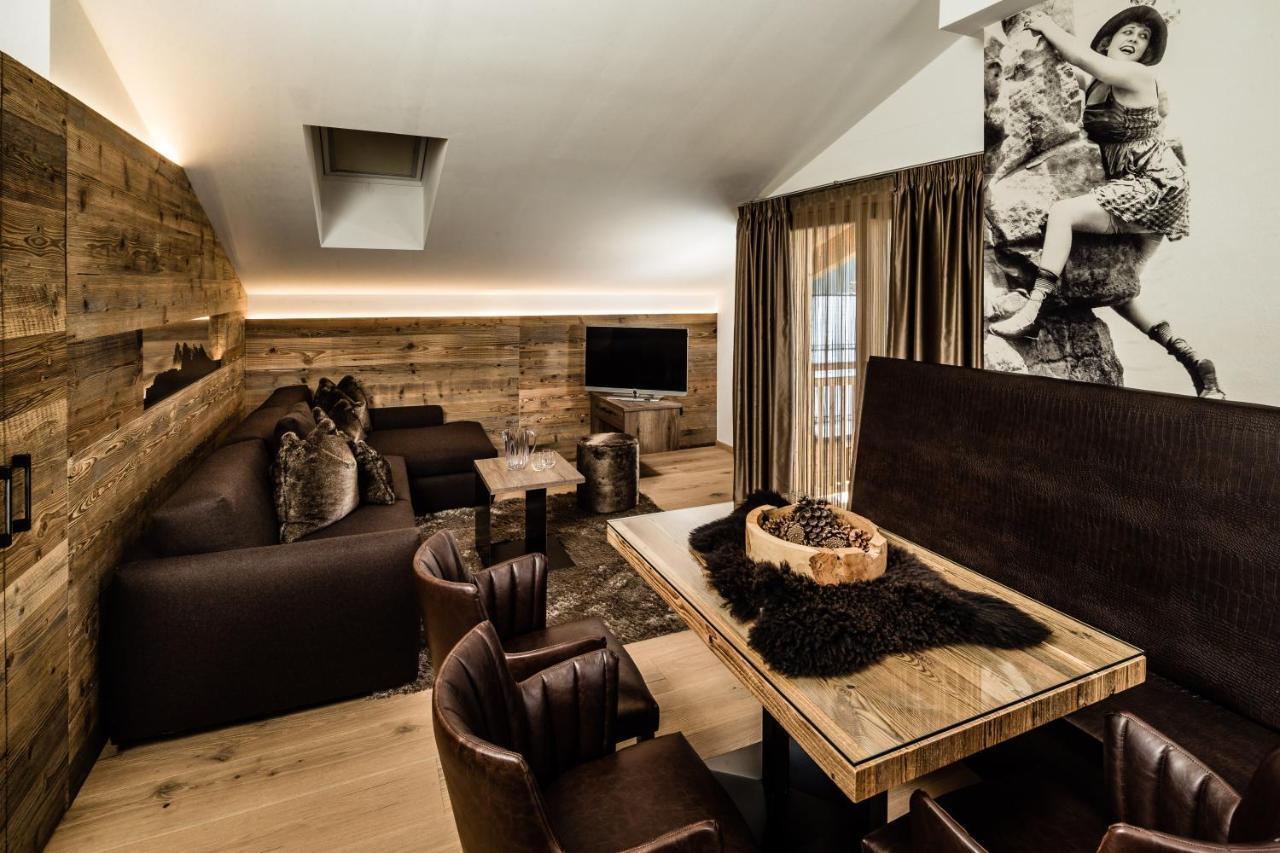 Apartments Villa Gardena - Gardenahotels Сельва-ди-Валь-Гардена Экстерьер фото