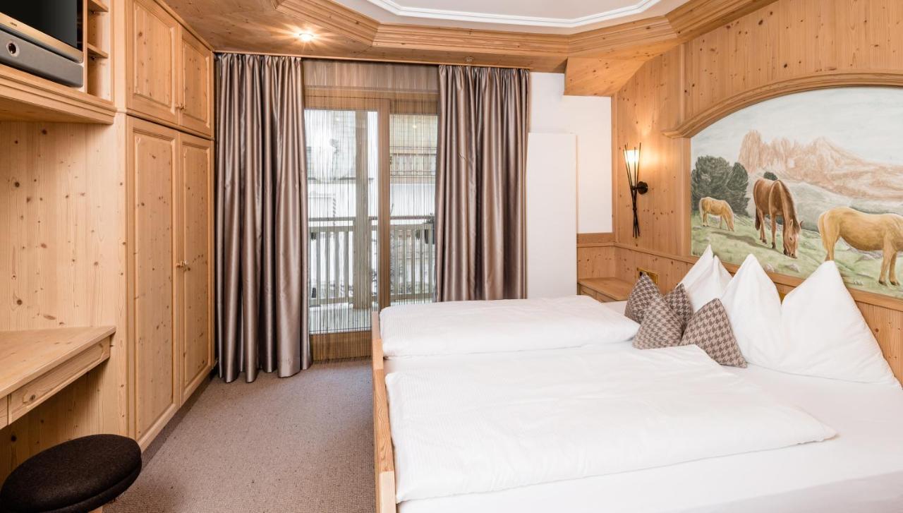 Apartments Villa Gardena - Gardenahotels Сельва-ди-Валь-Гардена Экстерьер фото