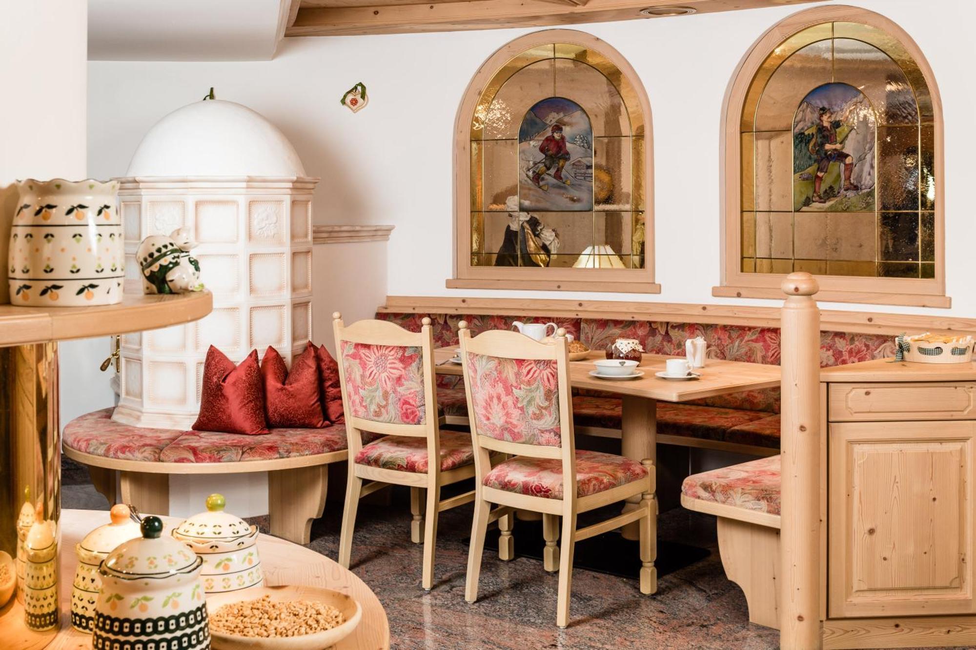 Apartments Villa Gardena - Gardenahotels Сельва-ди-Валь-Гардена Экстерьер фото